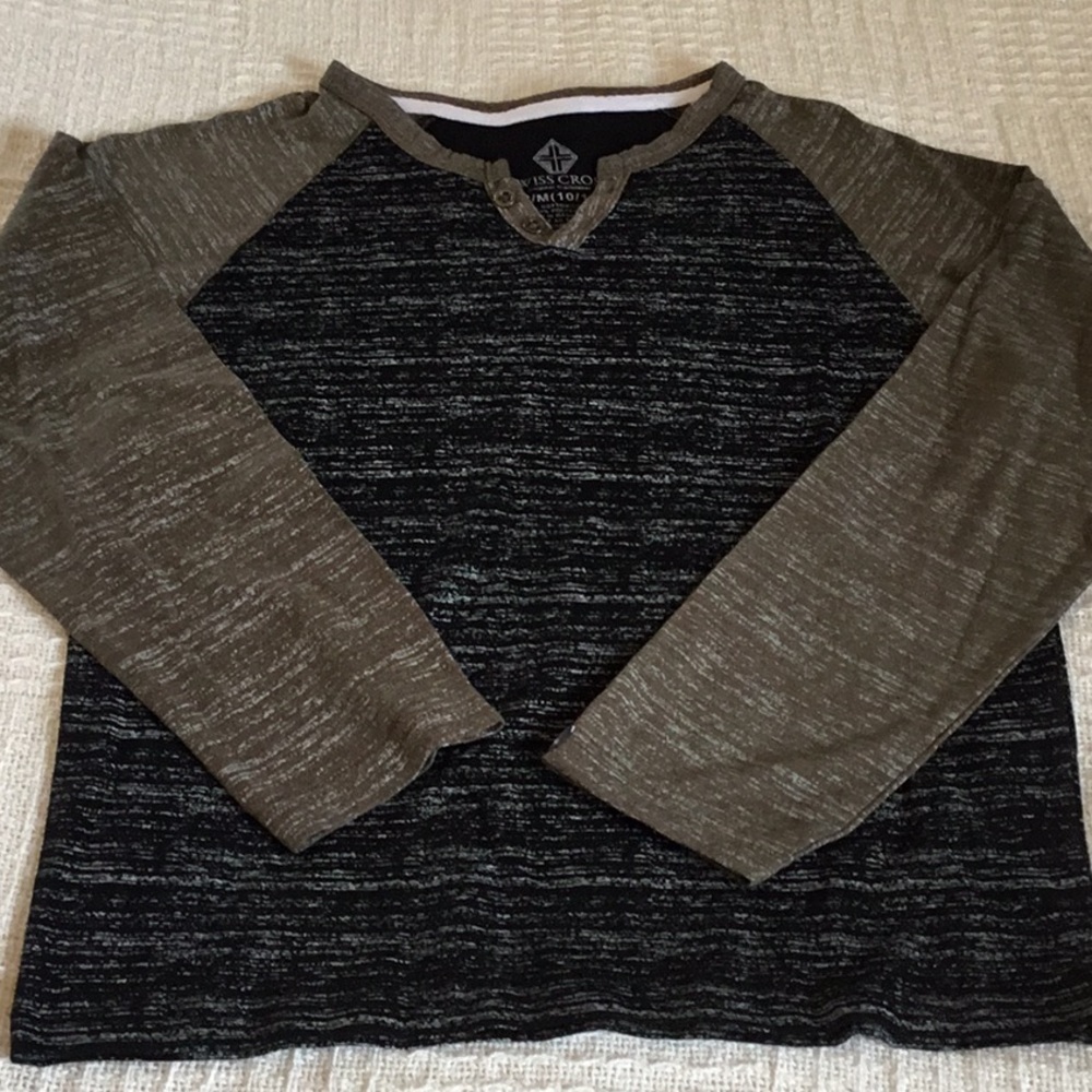 NWOT Boys size 10-12 long-sleeve shirt.